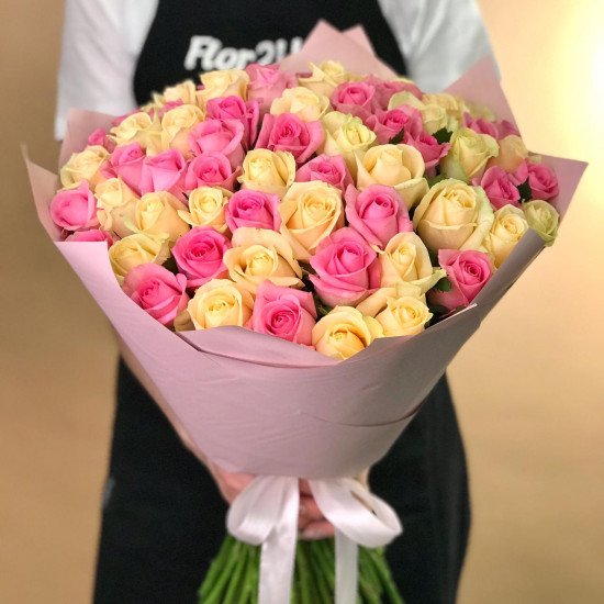 Букеты из роз Букет из 71 розы (50 см)