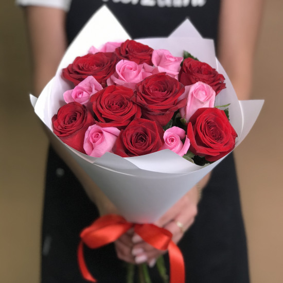 Розы Букет из красных и розовых роз 15 шт. (40 см)