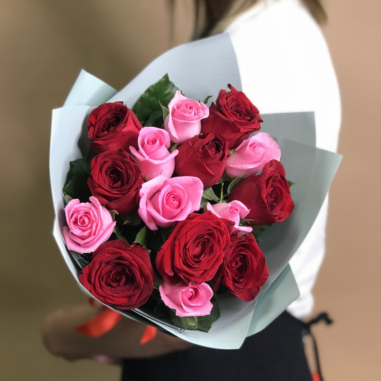 Розы Букет из красных и розовых роз 15 шт. (60 см)